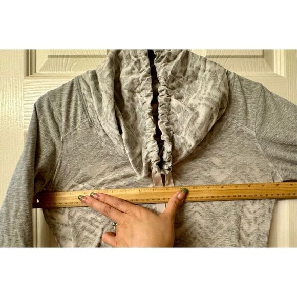Lole Chevron Cowl Neck Performance Lightweight Long Sleeve Gray Shirt M - Picture 9 of 10